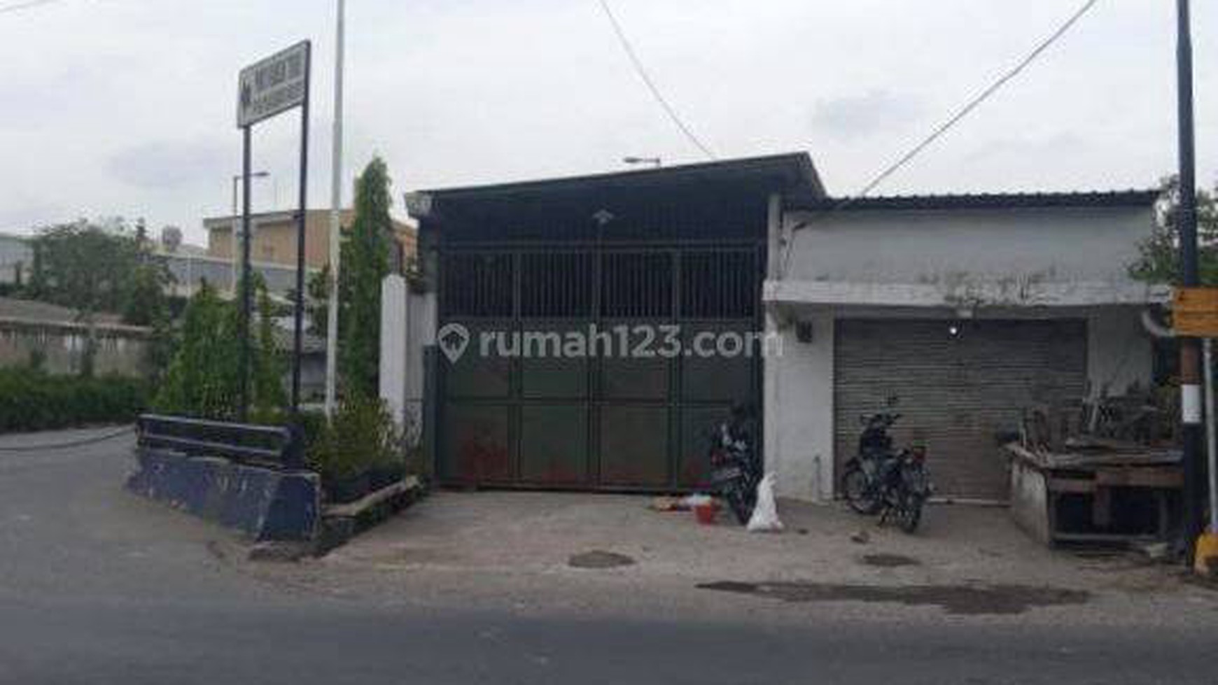 RS55. Dijual Gudang home industri Raya Mastrip