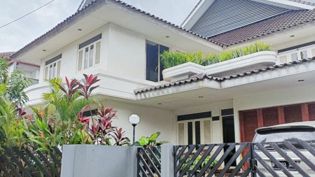 Dijual Rumah Cantik Suasana Asri Lokasi Strategis di Bintaro Jaya Sektor 1