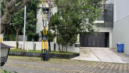  Rumah mewah 2 lantai private di cluster The Villas Kebagusan Jakarta Selatan