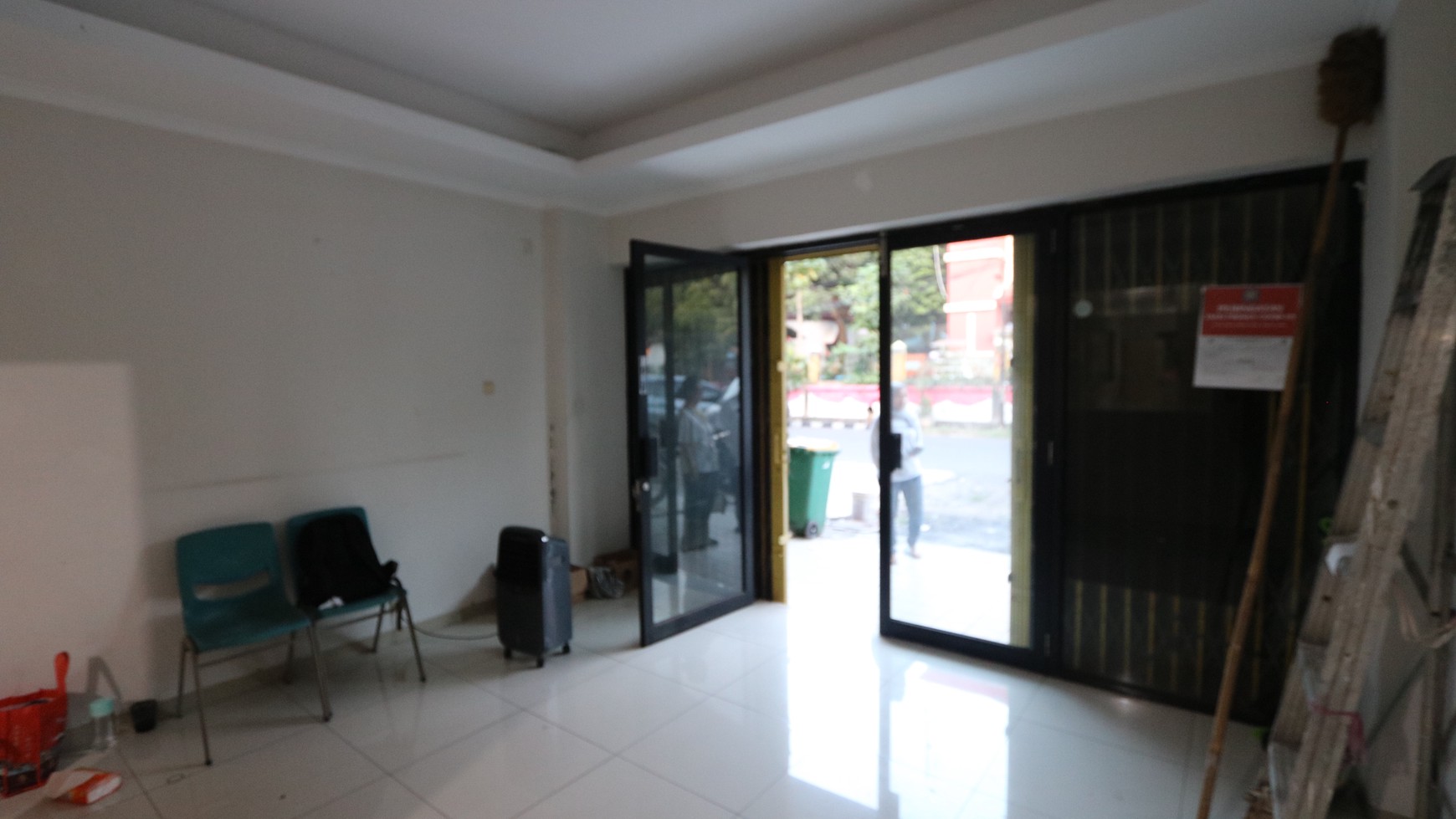 DIJUAL RUKO STRATEGIS DI BULEVAR KELAPA GADING JAKARTA, COCOK UNTUK KANTOR, KLINIK / A STRATEGIC SHOPHOUSE IN KELAPA GADING FOR SALE