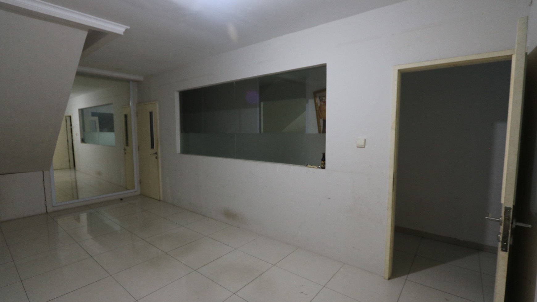 DIJUAL RUKO STRATEGIS DI BULEVAR KELAPA GADING JAKARTA, COCOK UNTUK KANTOR, KLINIK / A STRATEGIC SHOPHOUSE IN KELAPA GADING FOR SALE