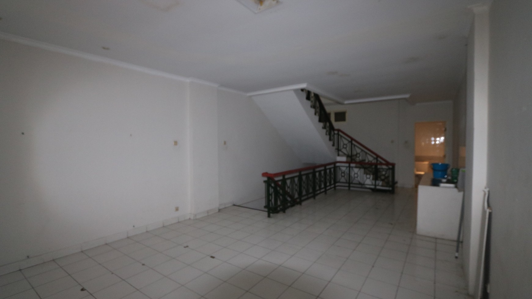 DIJUAL RUKO STRATEGIS DI BULEVAR KELAPA GADING JAKARTA, COCOK UNTUK KANTOR, KLINIK / A STRATEGIC SHOPHOUSE IN KELAPA GADING FOR SALE