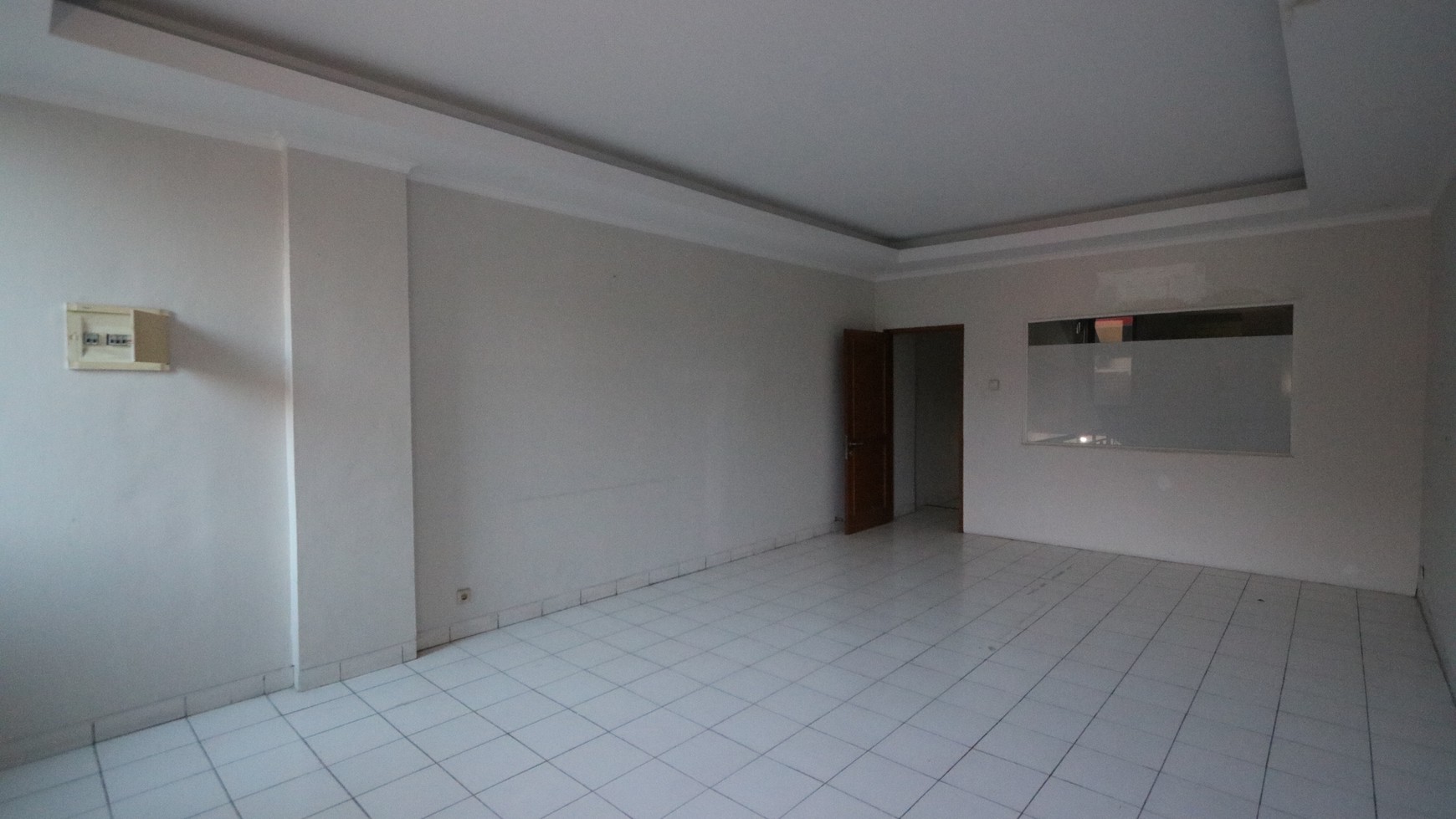 DIJUAL RUKO STRATEGIS DI BULEVAR KELAPA GADING JAKARTA, COCOK UNTUK KANTOR, KLINIK / A STRATEGIC SHOPHOUSE IN KELAPA GADING FOR SALE