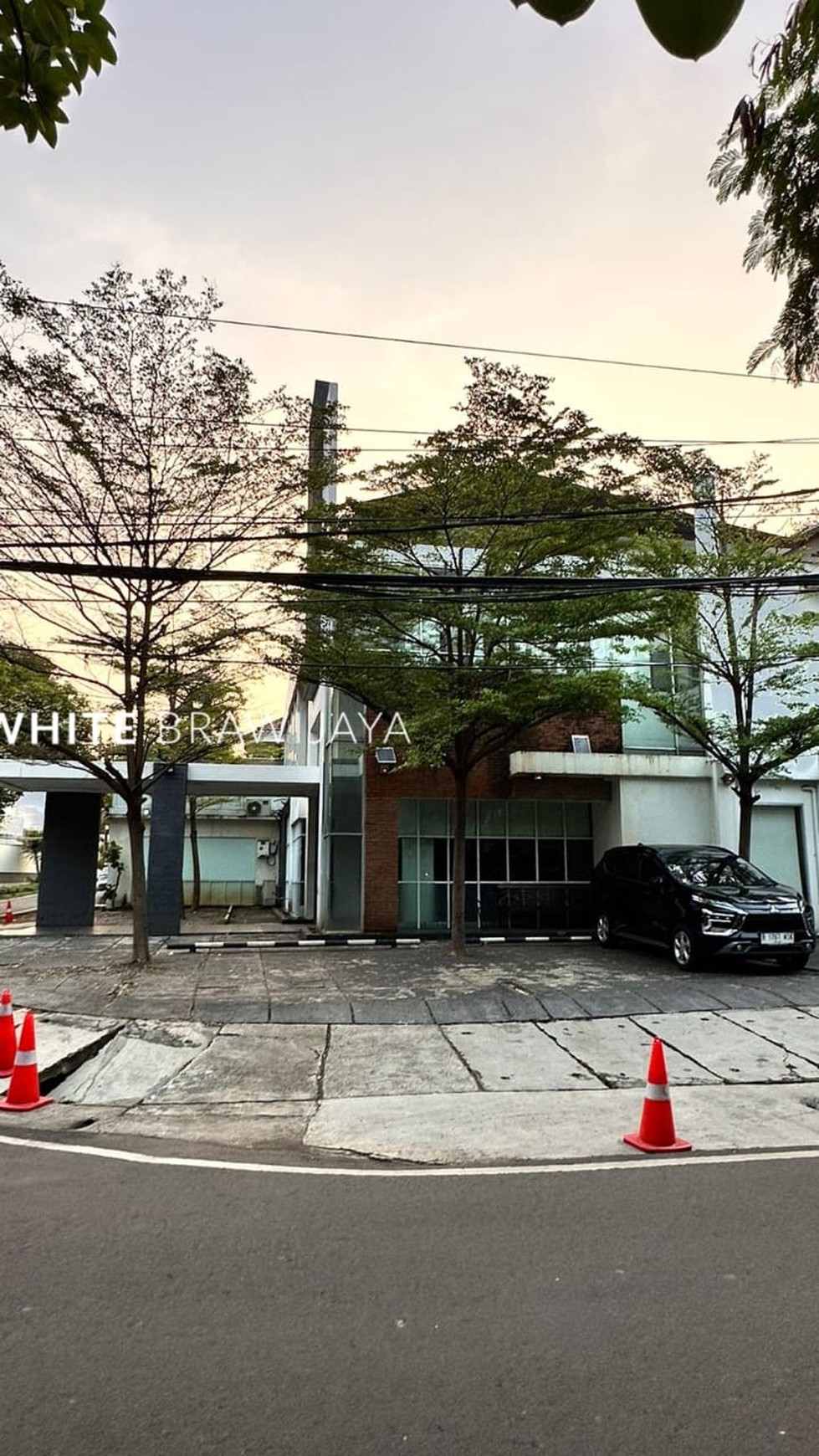 Rumah cocok untuk Kantor dan Restor Area Dharmawangsa Kebayoran Baru