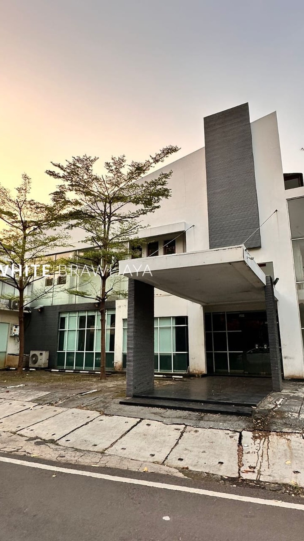 Rumah cocok untuk Kantor dan Restor Area Dharmawangsa Kebayoran Baru