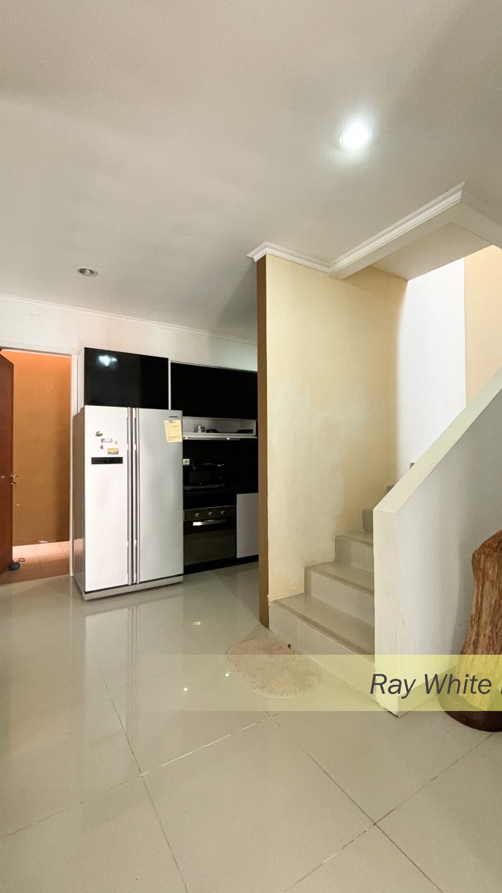 RUMAH HOOK FULLY FURNISHED DALAM KOMPLEK, TANGERANG SELATAN