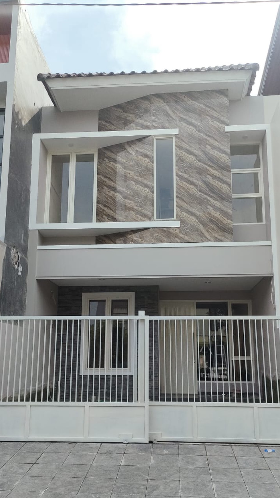 Dijual Rumah Baru Pantai Mentari - Kenjeran -Rumah  Baru Minimalis Modern 2 Lantai  Surabaya Timur Dekat Pakuwon City , Galaxy Mall