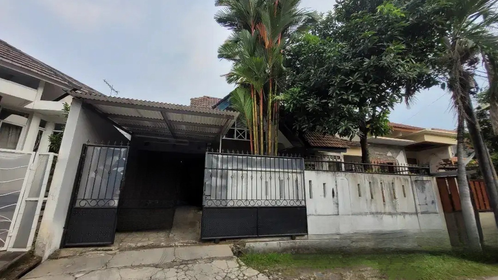 Hot Price. Rumah luas di Griya Loka, BSD