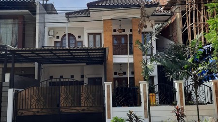 Rumah Mewah, Bagus dan Nyaman, 2 lantai siap huni, Hanya 500 meter dari Pondok Indah Mall