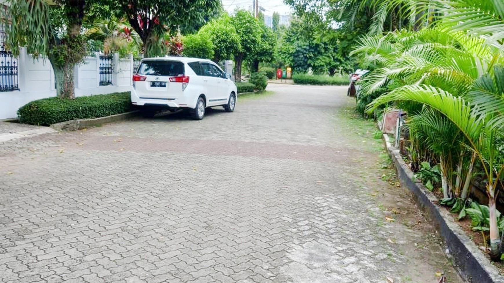 Rumah Bagus dan Siap Huni, Asri di Pejaten, Pasar Minggu, Jakarta Selatan