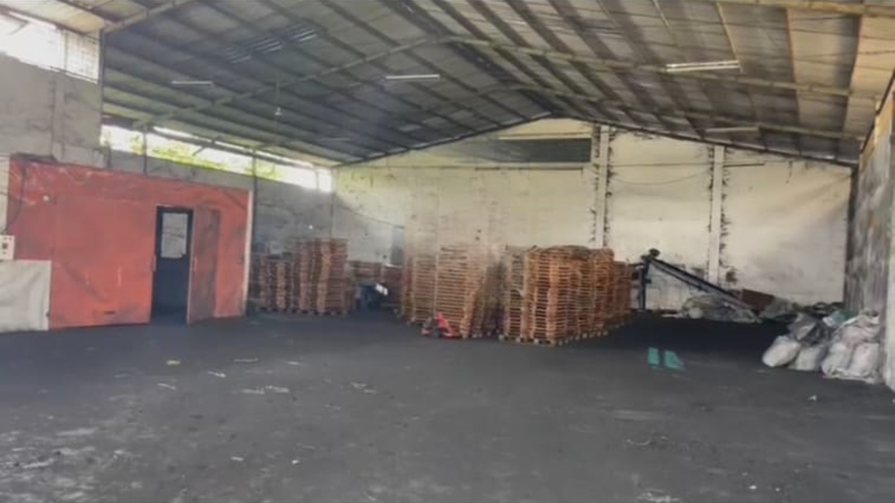 Gudang di kawasan Jalan Raya Jatake Legok disewakan dengan Harga Menarik