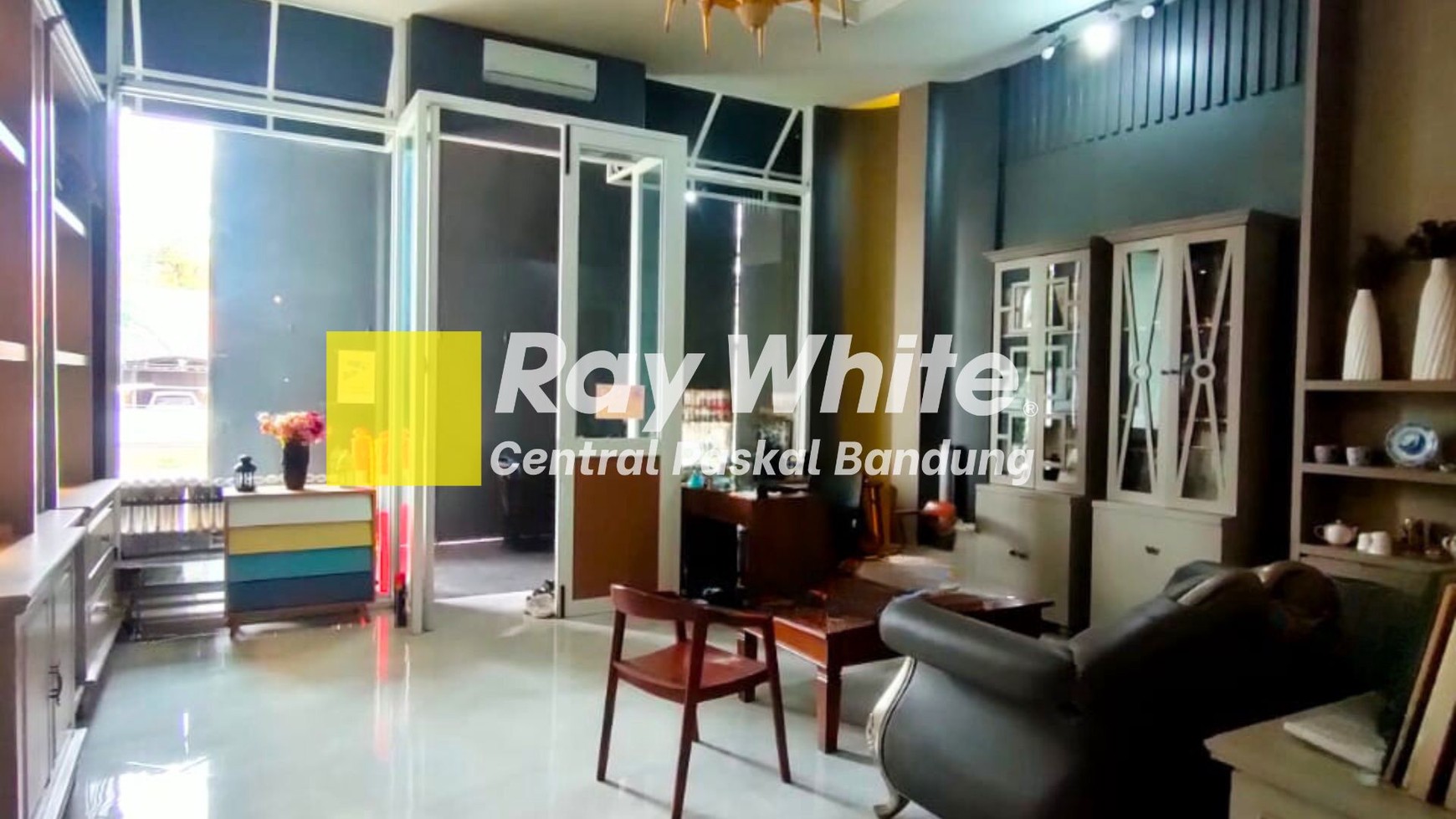 Rumah Cantik Siap Huni di Arcamnik Full Design Interior dan AC