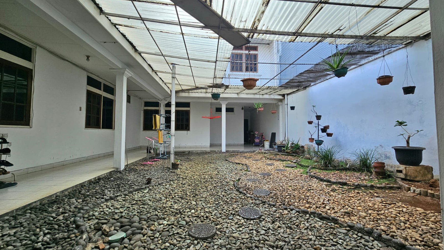 Rumah tinggal 1.5 lantai area komersial luas 433 m2, Jatinegara timur. Jakarta timur