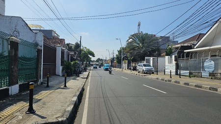 Rumah tinggal 1.5 lantai area komersial luas 433 m2, Jatinegara timur. Jakarta timur