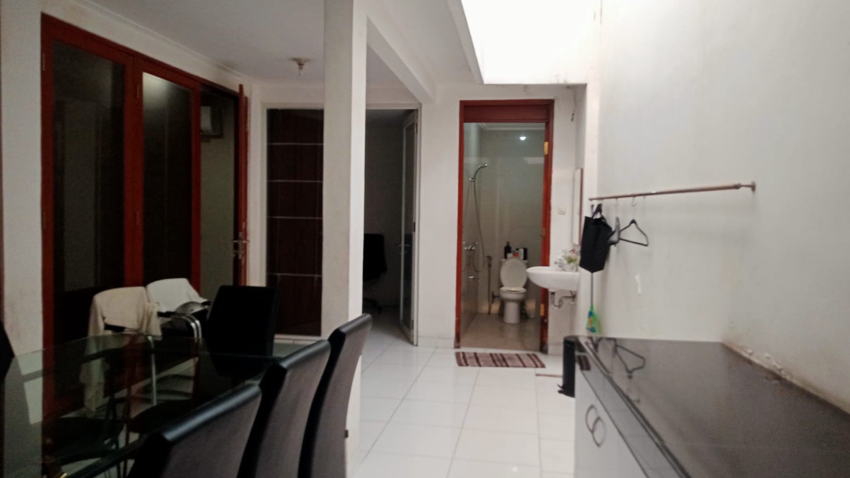 Dijual Rumah 2 Lantai di Kemanggisan 