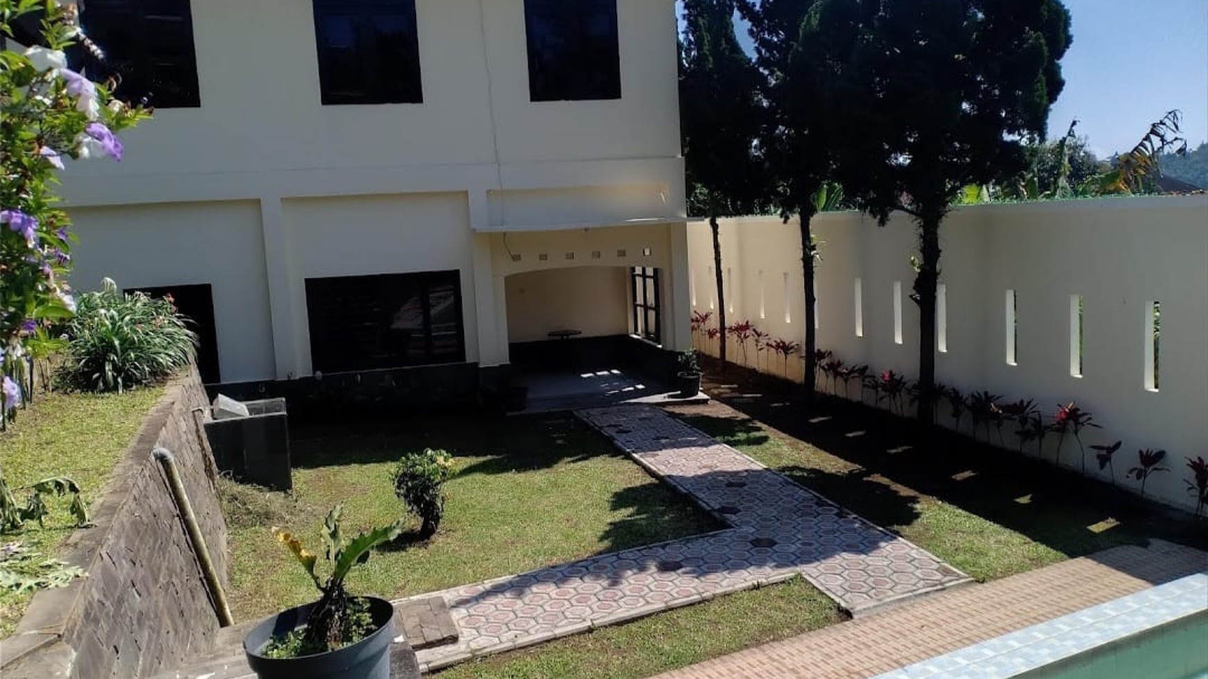 Villa 13 Kamar Cipendawa, Cipanas Cianjur, Luas 2.135m2