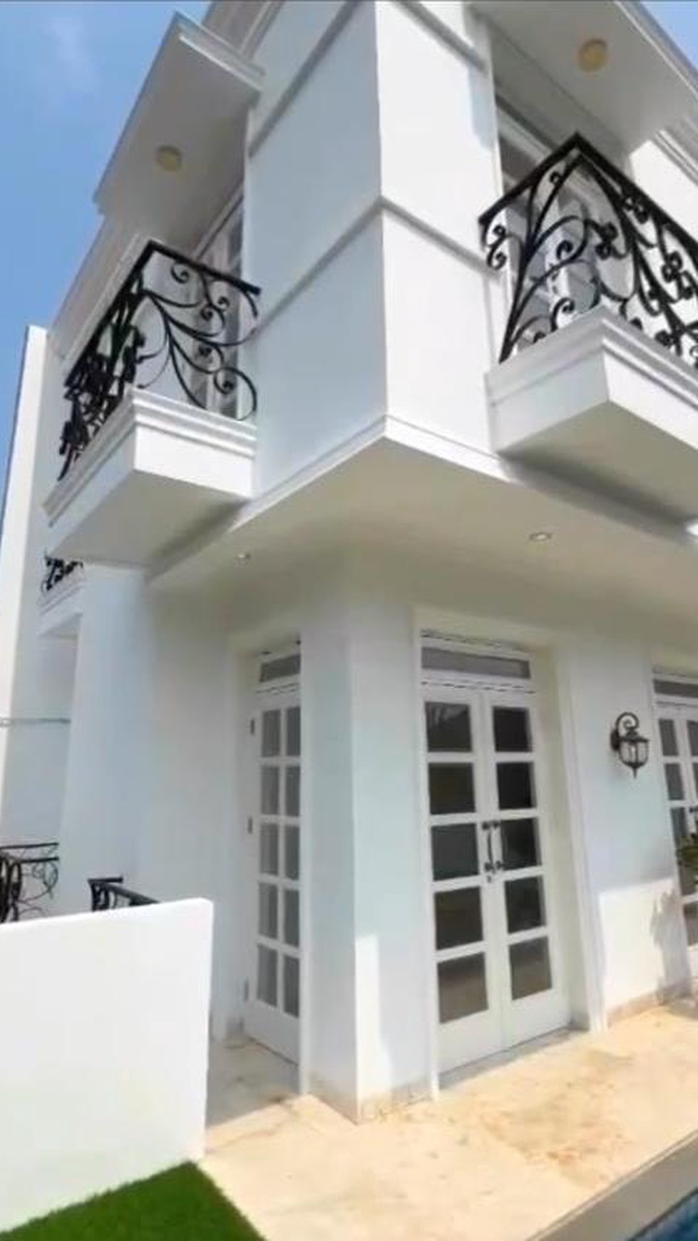 Rumah Luxury, Cantik dan Mewah, dengan Private Swimming Pool di Jakarta Selatan