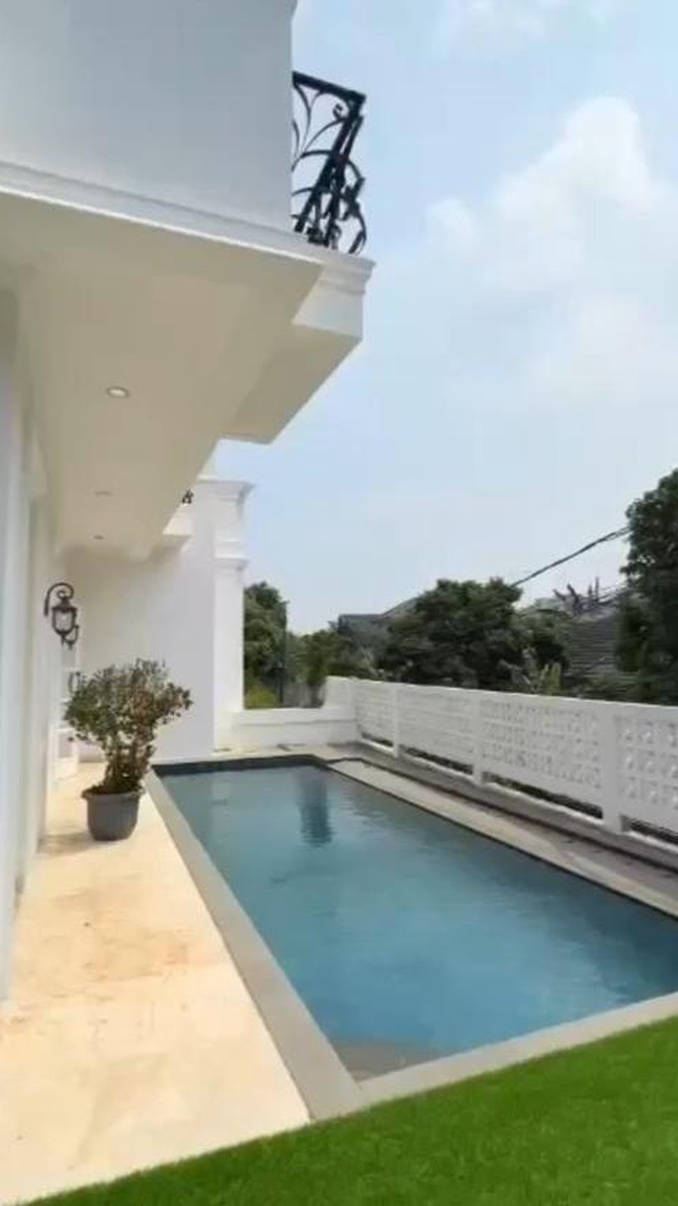 Rumah Luxury, Cantik dan Mewah, dengan Private Swimming Pool di Jakarta Selatan