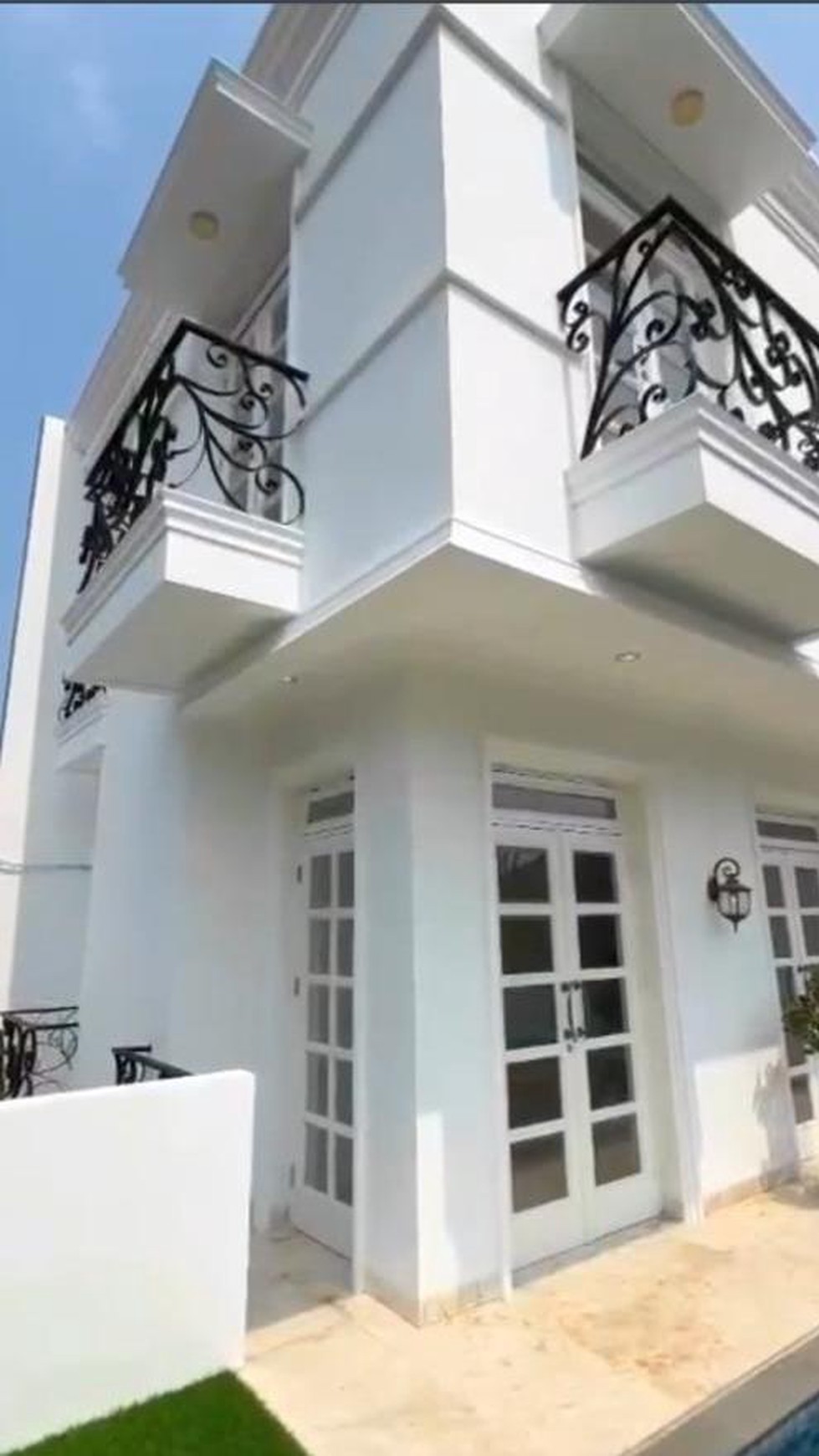 Rumah Luxury, Cantik dan Mewah, dengan Private Swimming Pool di Jakarta Selatan