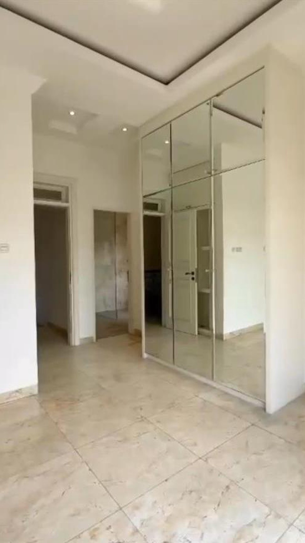 Rumah Luxury, Cantik dan Mewah, dengan Private Swimming Pool di Jakarta Selatan