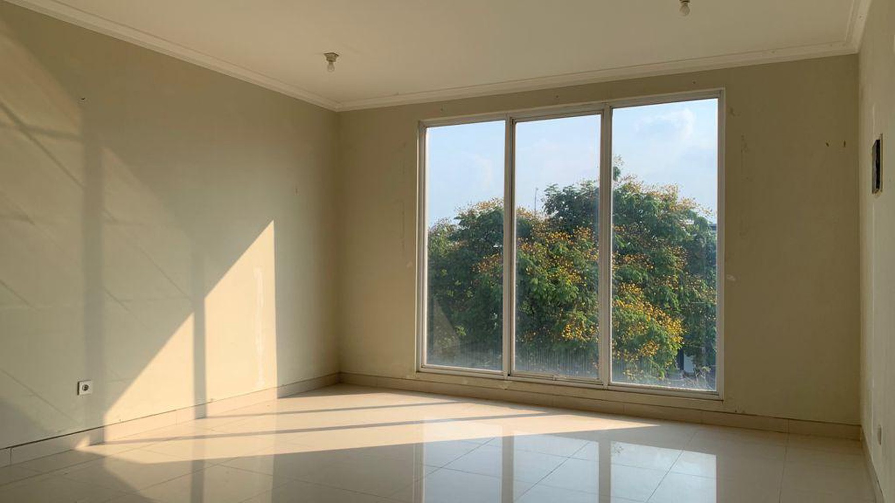 Dijual Ruko 3 lantai Siap Pakai di Boulevard, Grand Wisata, Bekasi