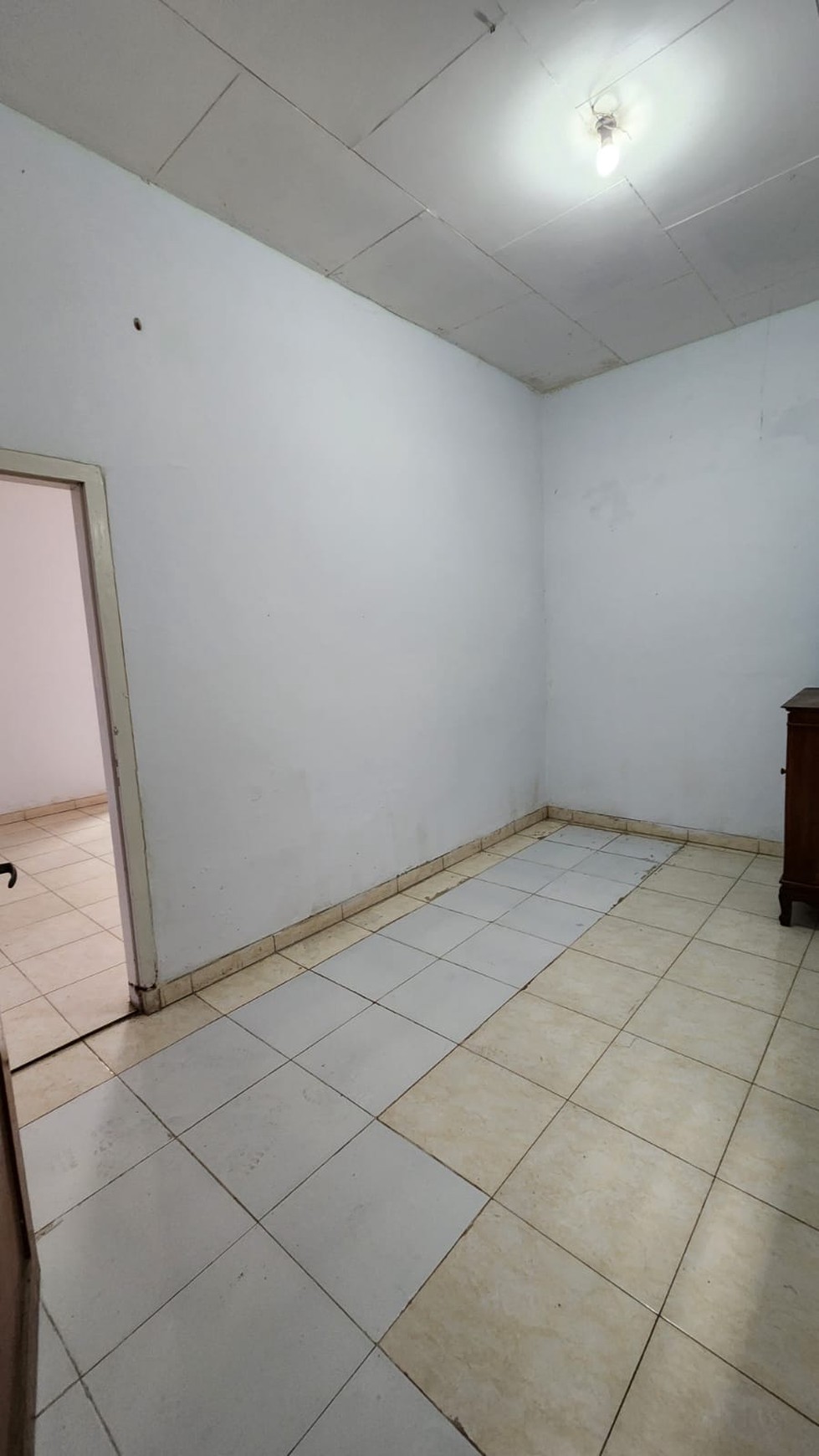 Dijual Rumah Lama di Benhil, Jakarta Pusat, Dekat Sudirman, Cocok untuk Kost