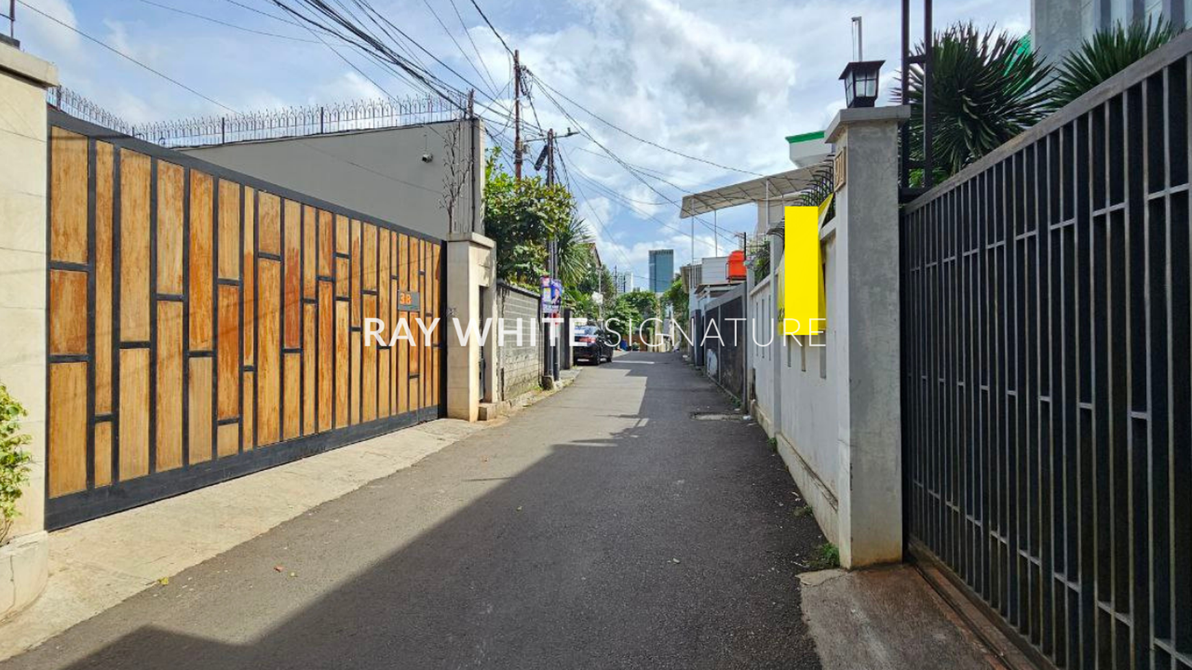 Dijual Rumah Layak Huni 2 Lantai Hadap Timur di Jl MPR Cipete