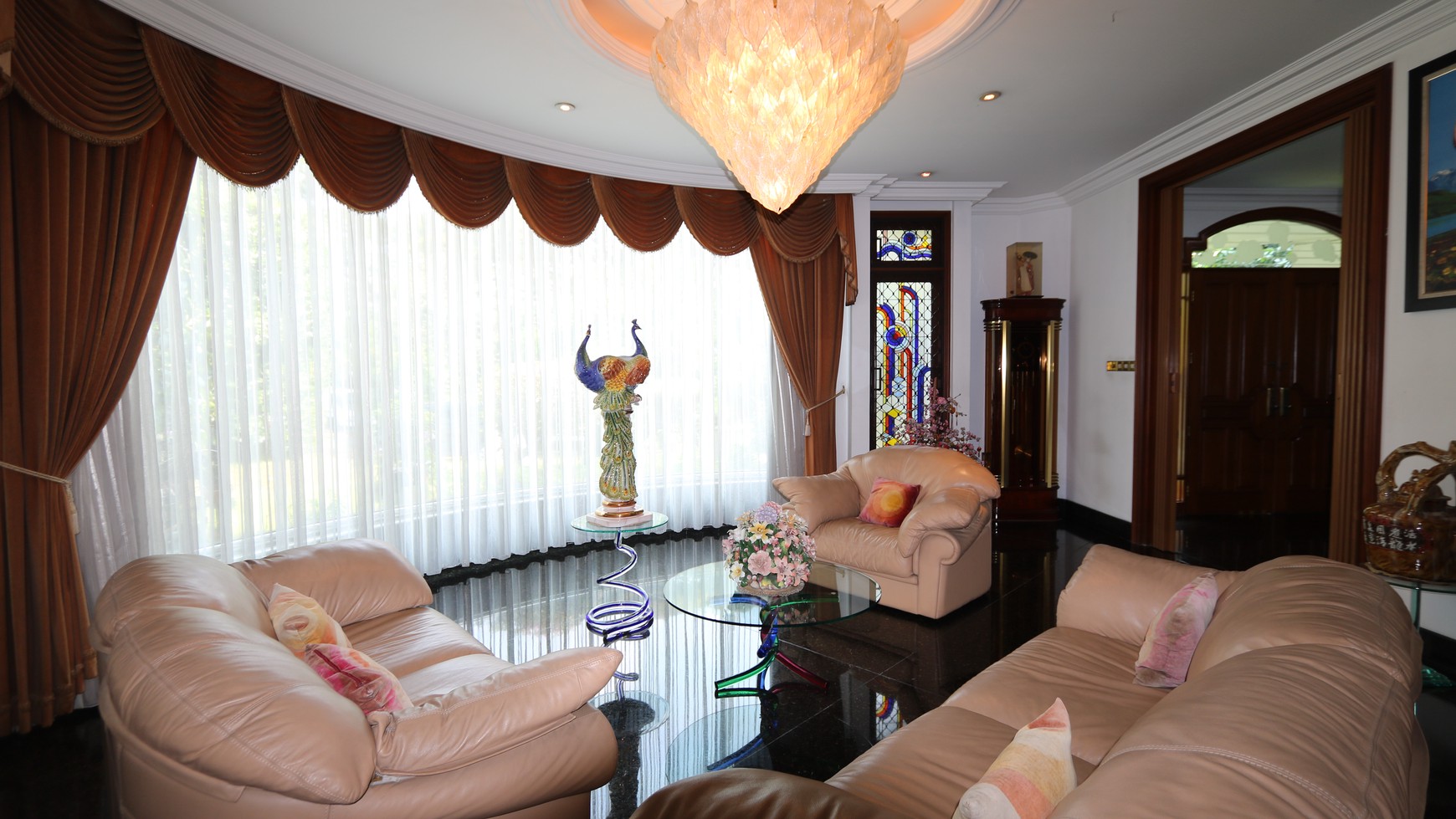 RUMAH MEWAH, NYAMAN & ASRI DI KOMPLEKS ELIT BUKIT GADING VILLA  