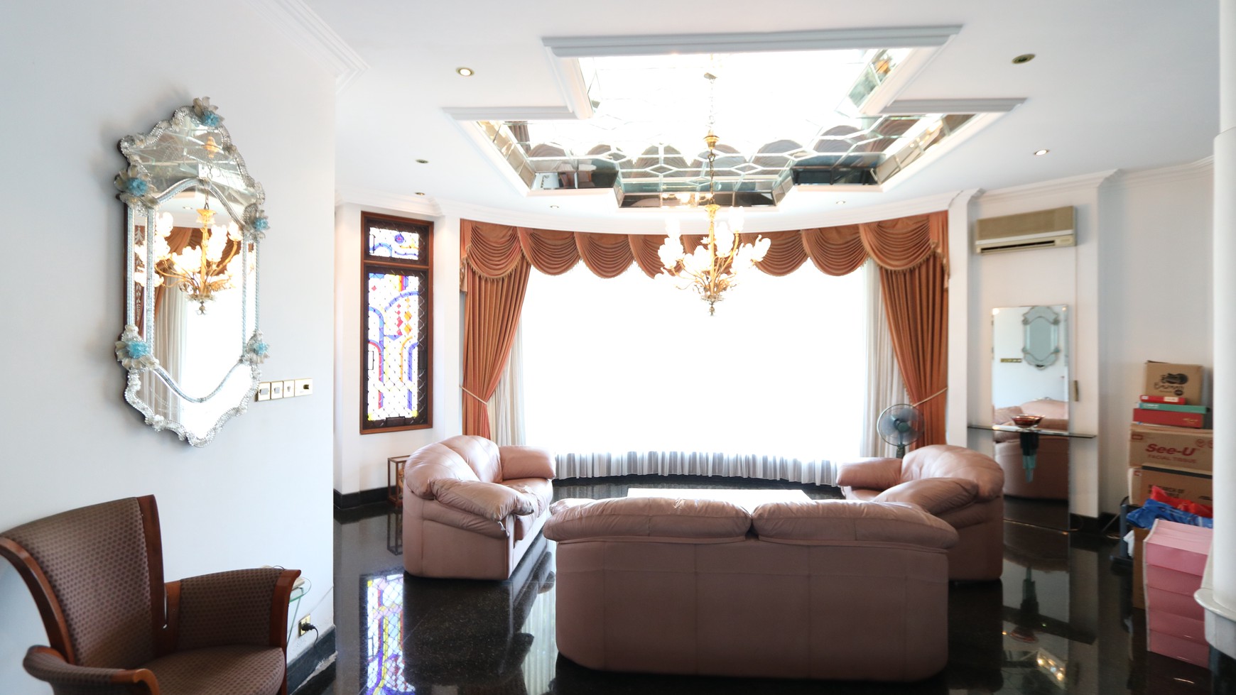 RUMAH MEWAH, NYAMAN & ASRI DI KOMPLEKS ELIT BUKIT GADING VILLA  