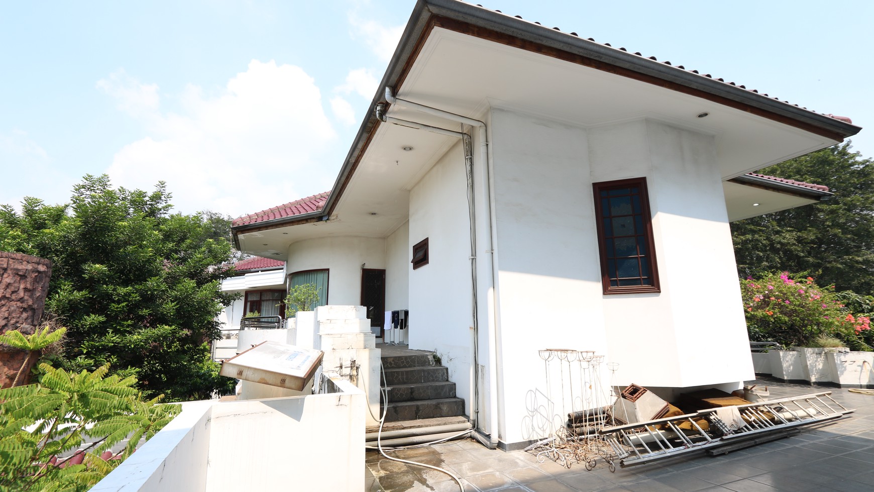 DIJUAL RUMAH MEWAH, NYAMAN & ASRI DI KOMPLEKS ELIT BUKIT GADING VILLA  #DDLL