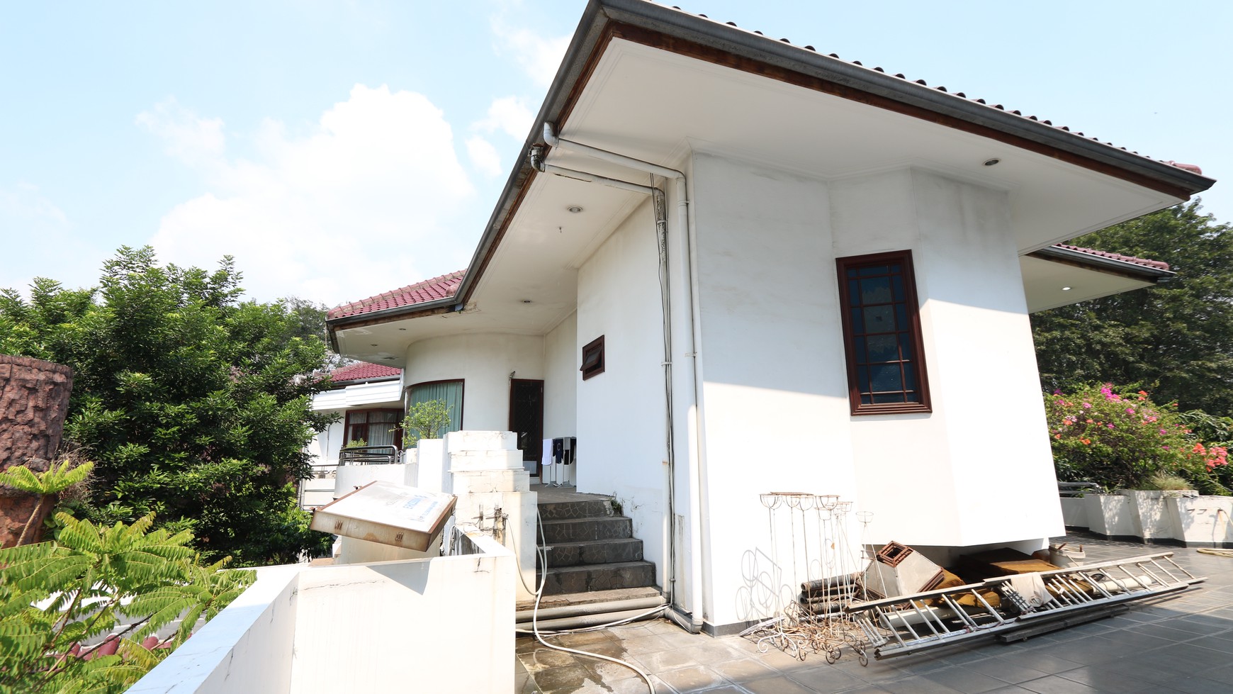 RUMAH MEWAH, NYAMAN & ASRI DI KOMPLEKS ELIT BUKIT GADING VILLA  