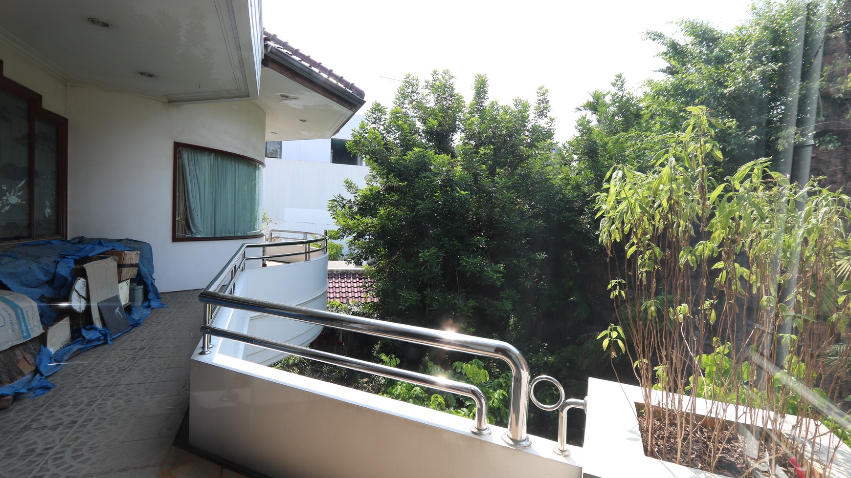 RUMAH MEWAH, NYAMAN & ASRI DI KOMPLEKS ELIT BUKIT GADING VILLA  