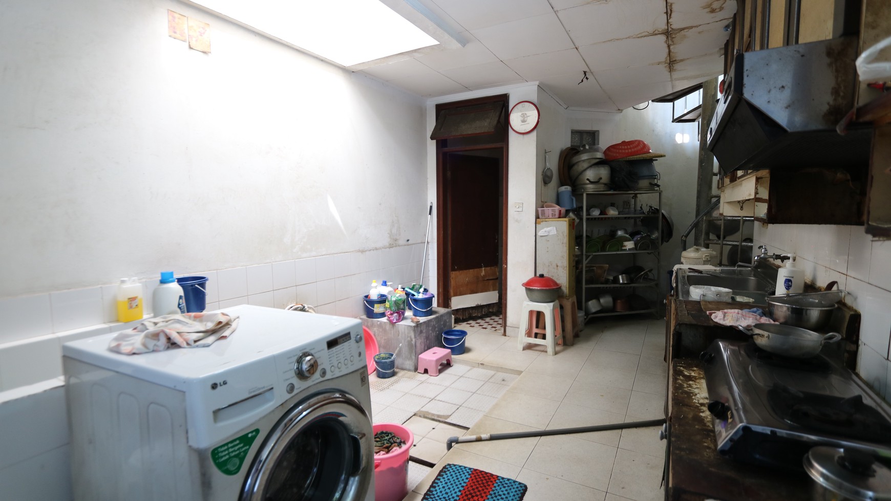 RUMAH MEWAH, NYAMAN & ASRI DI KOMPLEKS ELIT BUKIT GADING VILLA  