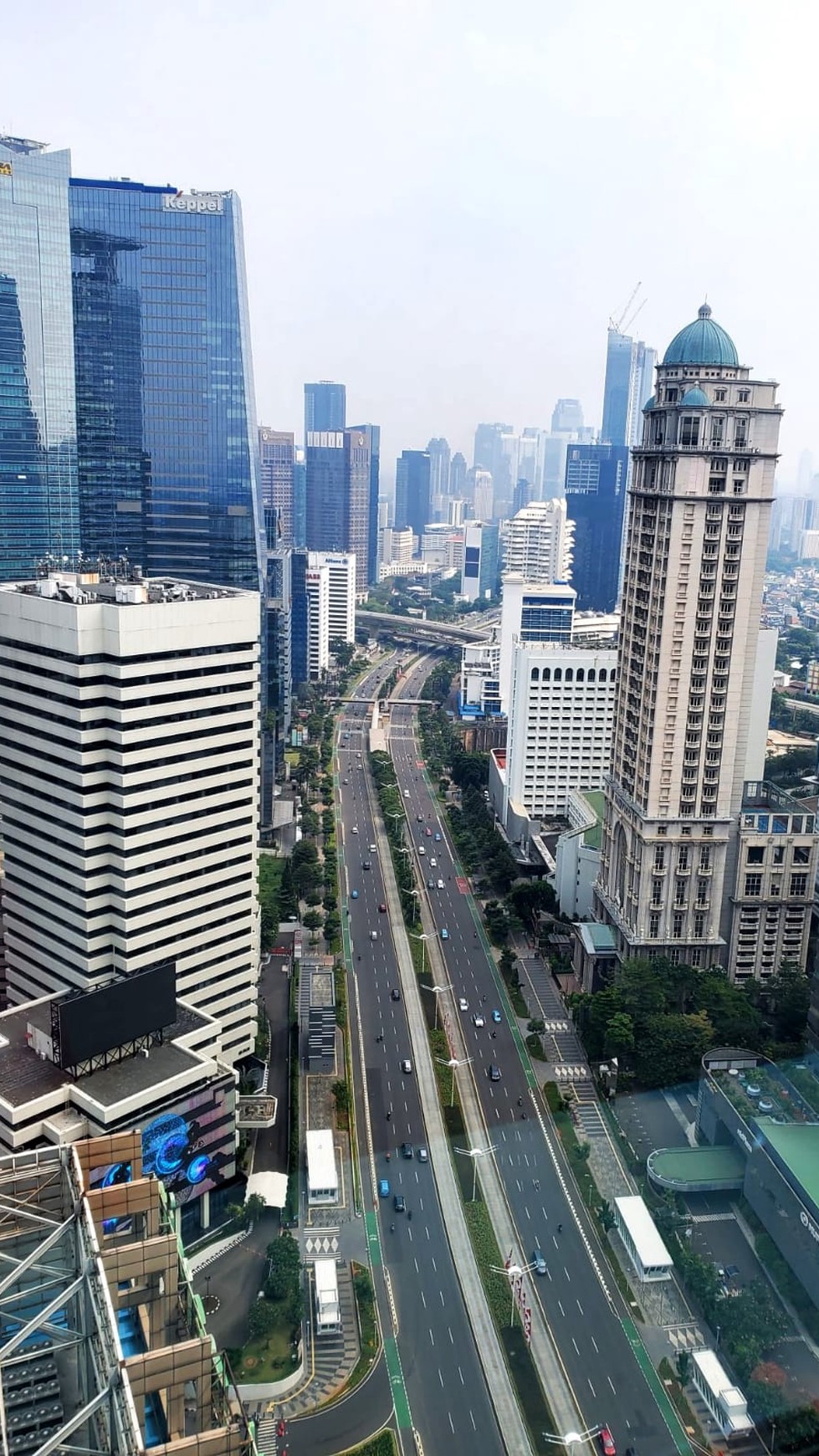 Apartemen Indofood Tower berlokasi di jalan utama Sudirman Jakarta Selatan