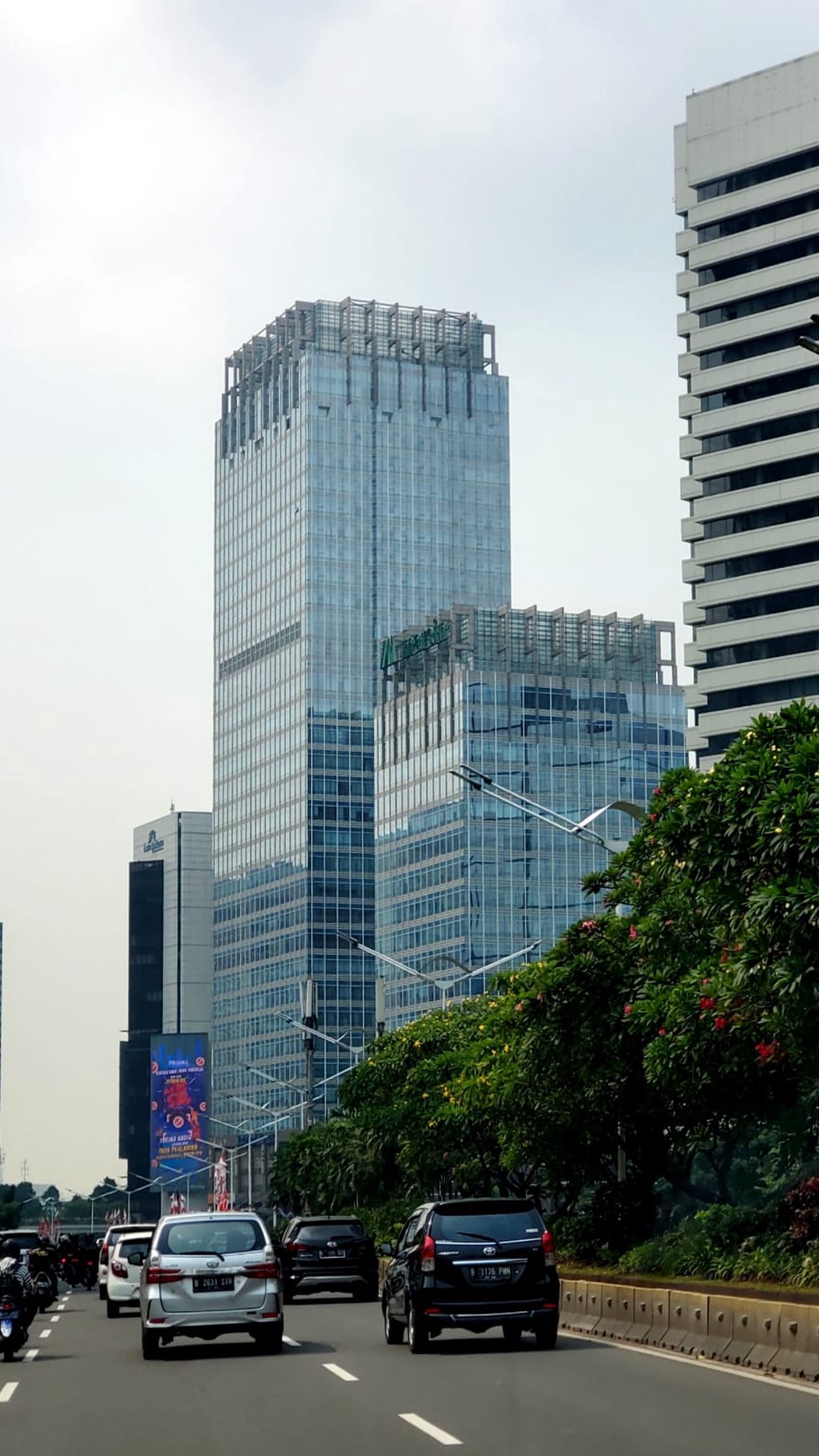 Apartemen Indofood Tower berlokasi di jalan utama Sudirman Jakarta Selatan