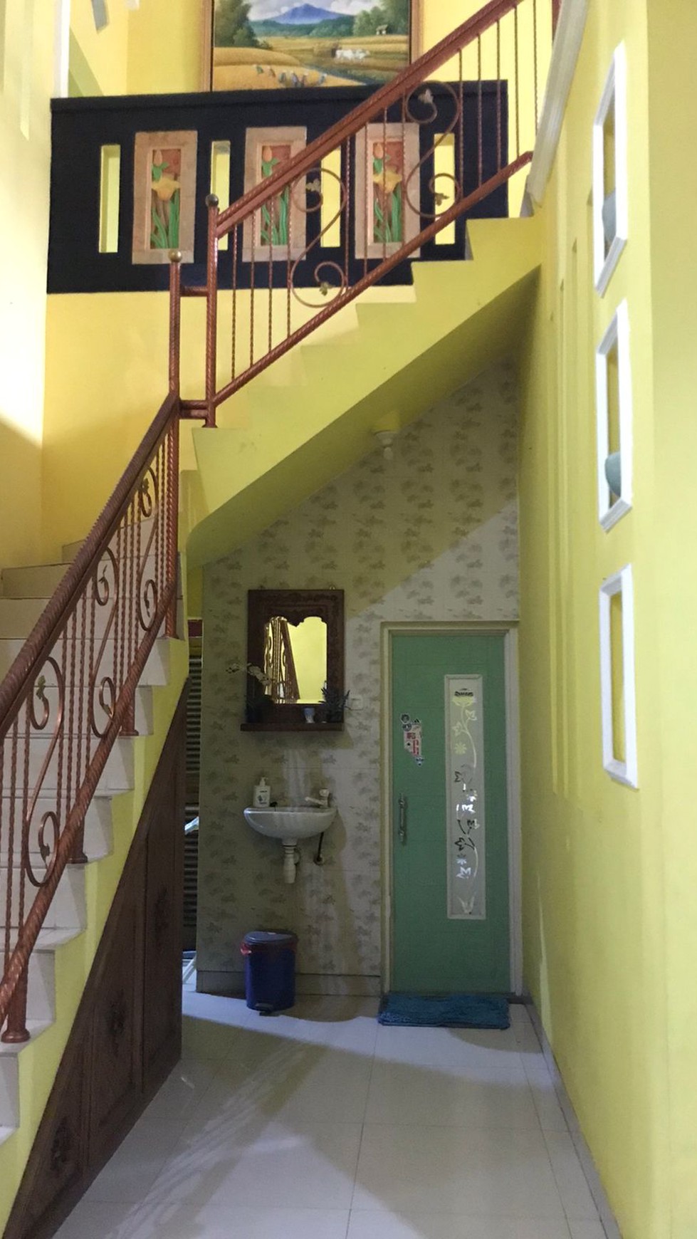 Rumah 2 Lantai dengam Ceiling Tinggi dan Lokasi Strategis @Depok