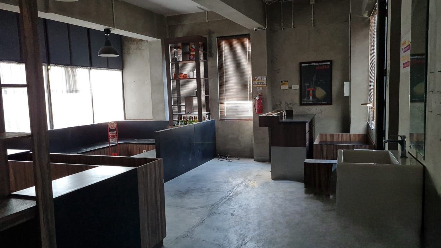 Dijual / Disewakan 1200 m2 Eks Gedung Resto Cafe Nol Jalan Raya Rungkut Industri Kidul Surabaya Timur - Row Jalan 5 Mobil - Komersial area Cocok buat Segala Usaha