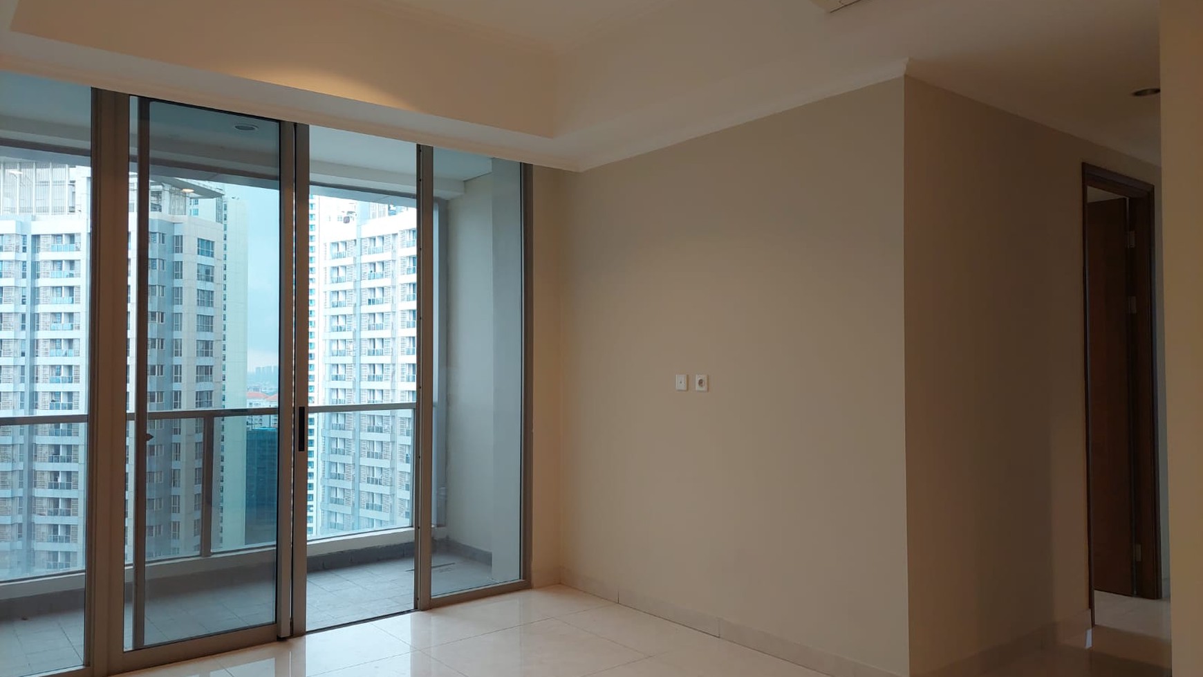 Jual Cepat Apartemen dengan Private Lift di Taman Anggrek Residence, Jakarta Barat