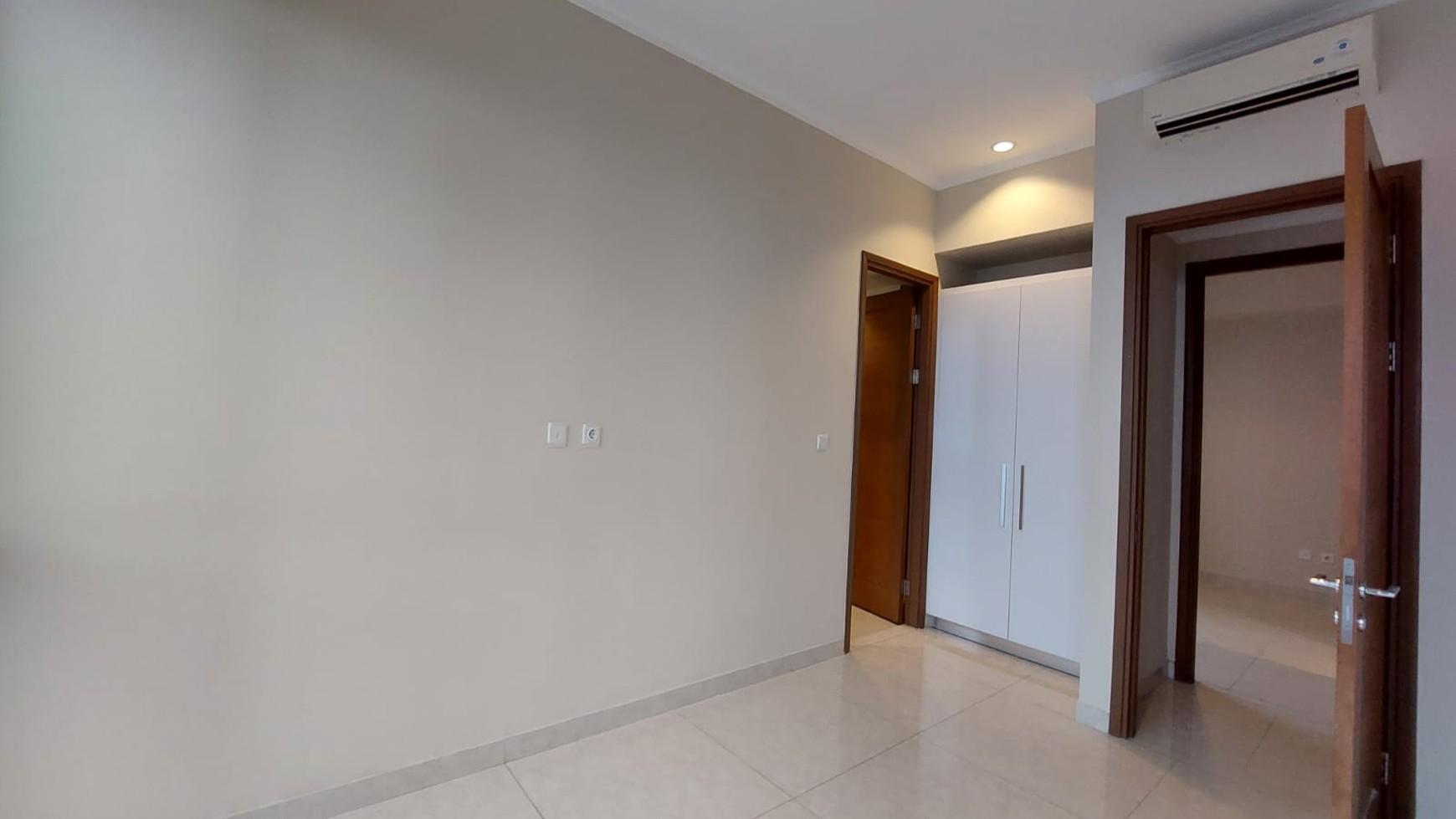 Jual Cepat Apartemen dengan Private Lift di Taman Anggrek Residence, Jakarta Barat