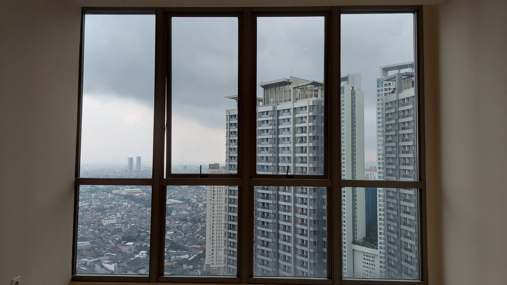 Apartemen dengan Private Lift di Taman Anggrek Residence, Jakarta Barat