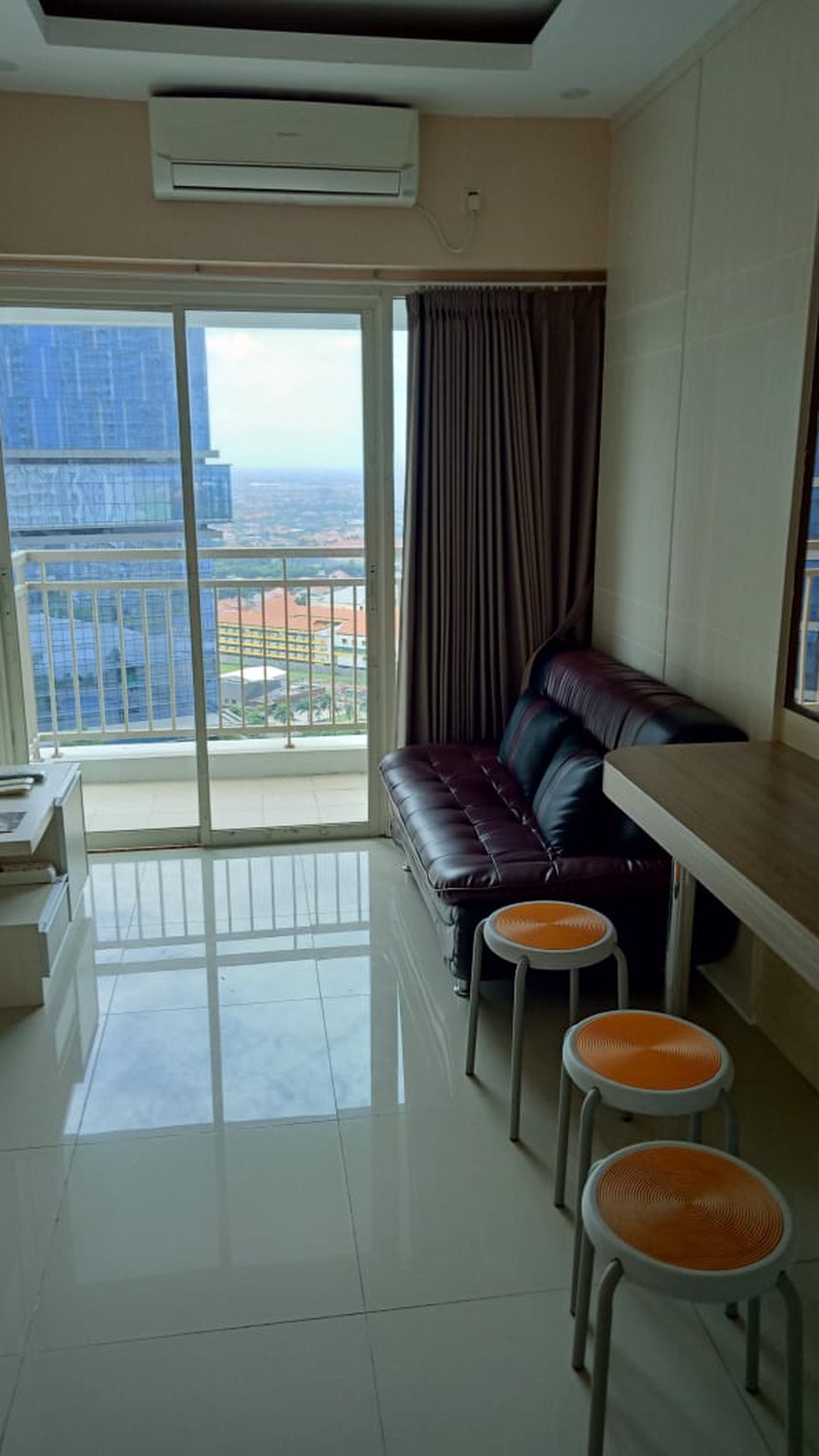 Disewakan Apartemen Tanglin Tipe 2 Bedroom FULL FURNISHED Lantai 18 View Kota - Akses Pakuwon Mall