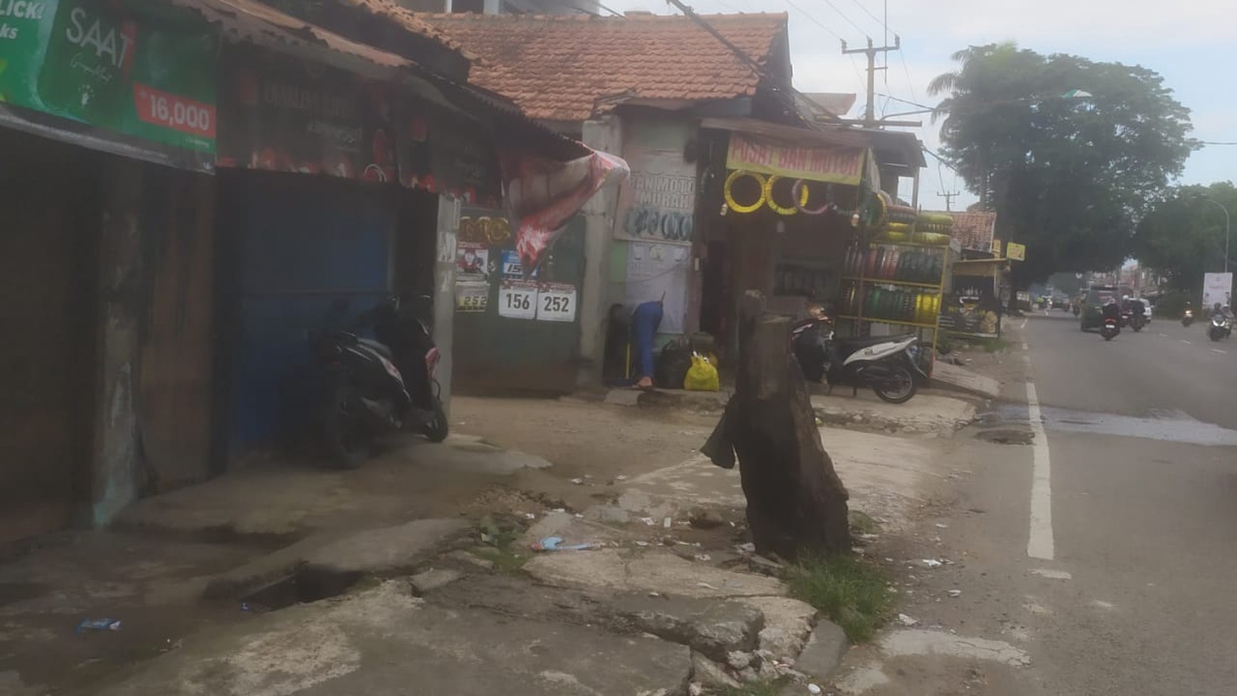 Ruang usaha + rumah (hanya hitung tanah) di Mainroad Terusan Kopo Cilampeni Kec Katapang Kab Bandung