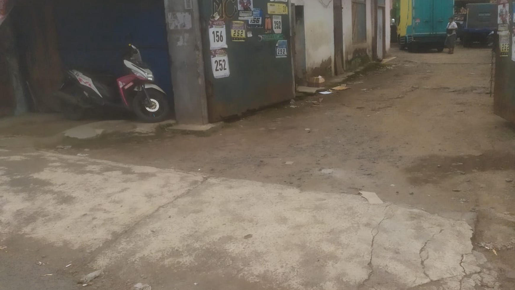 Ruang usaha + rumah (hanya hitung tanah) di Mainroad Terusan Kopo Cilampeni Kec Katapang Kab Bandung