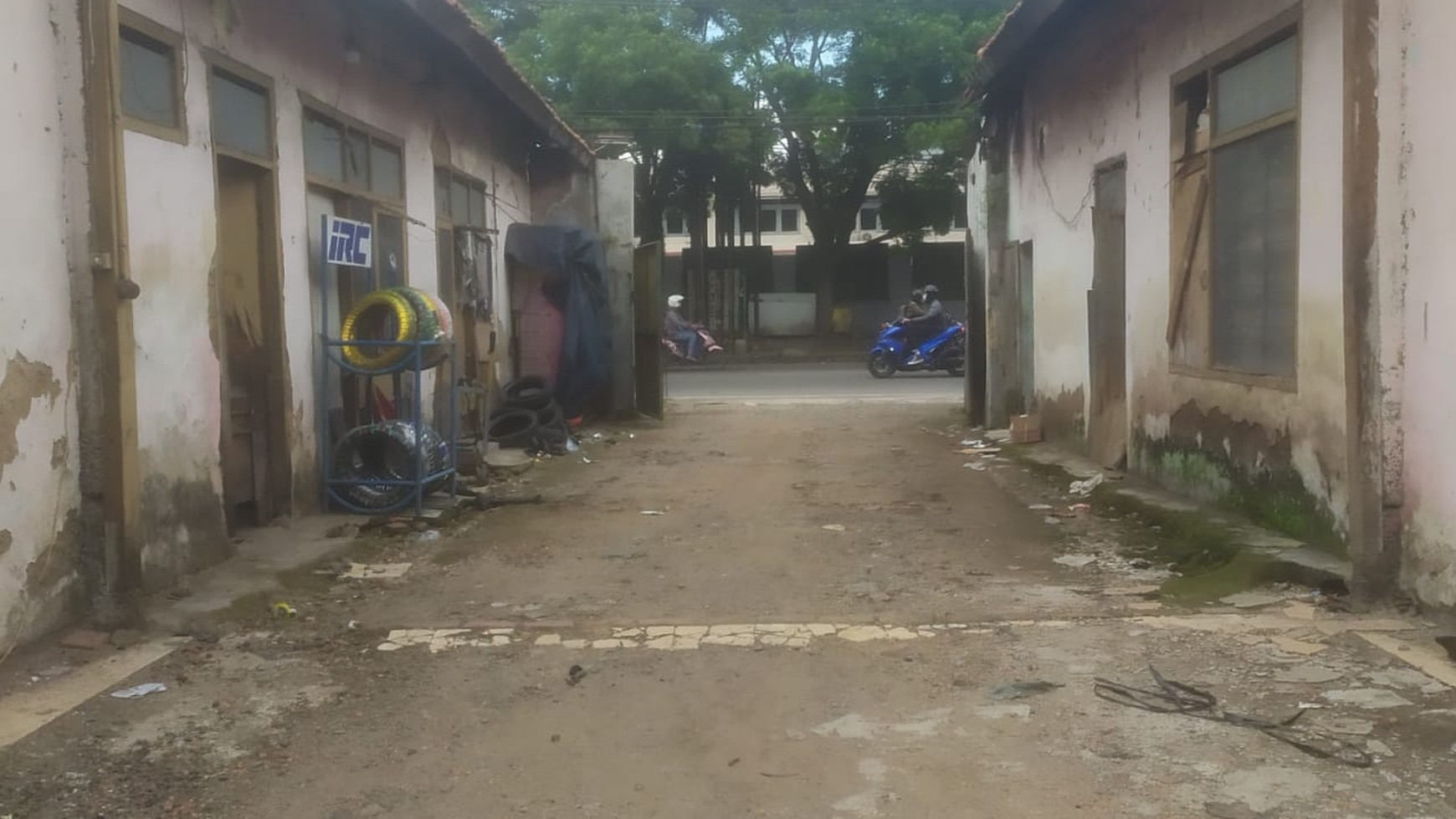 Ruang usaha + rumah (hanya hitung tanah) di Mainroad Terusan Kopo Cilampeni Kec Katapang Kab Bandung