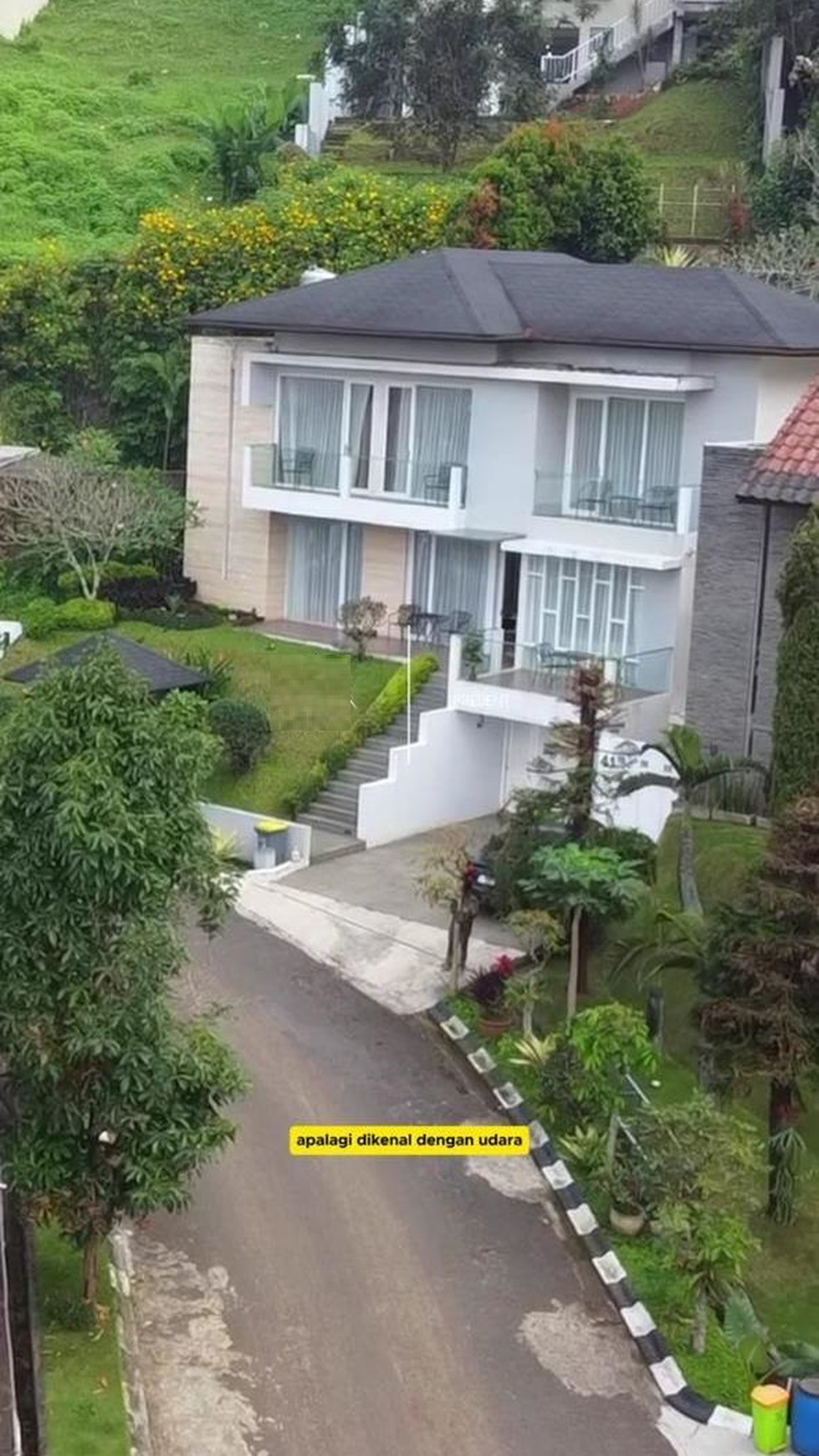 Rumah fully furnished, bagus, mewah, Asri lingkungan yang sejuk di Bandung