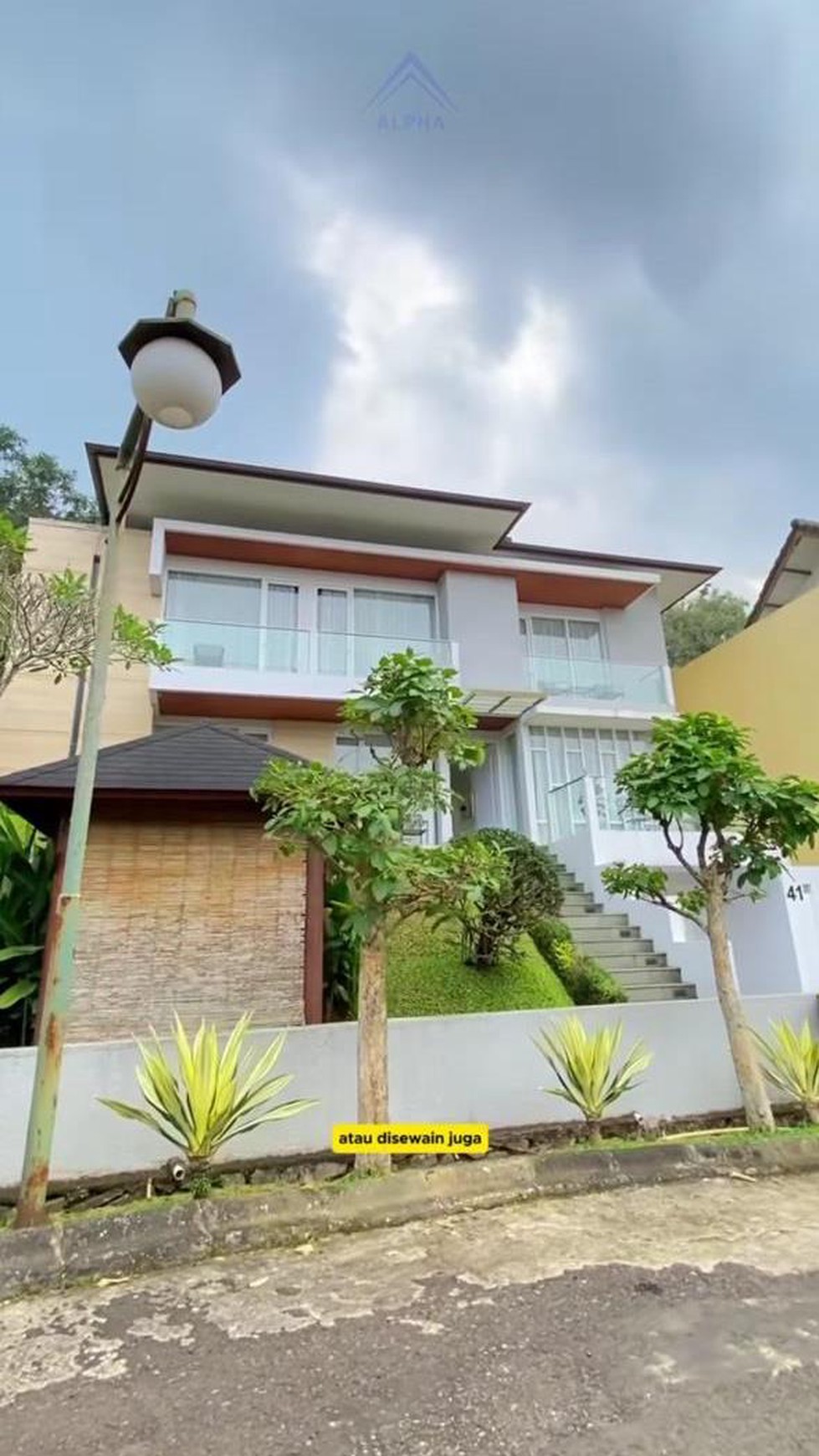 Rumah fully furnished, bagus, mewah, Asri lingkungan yang sejuk di Bandung