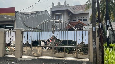 Rumah luas, bagus siap huni di Ciledug