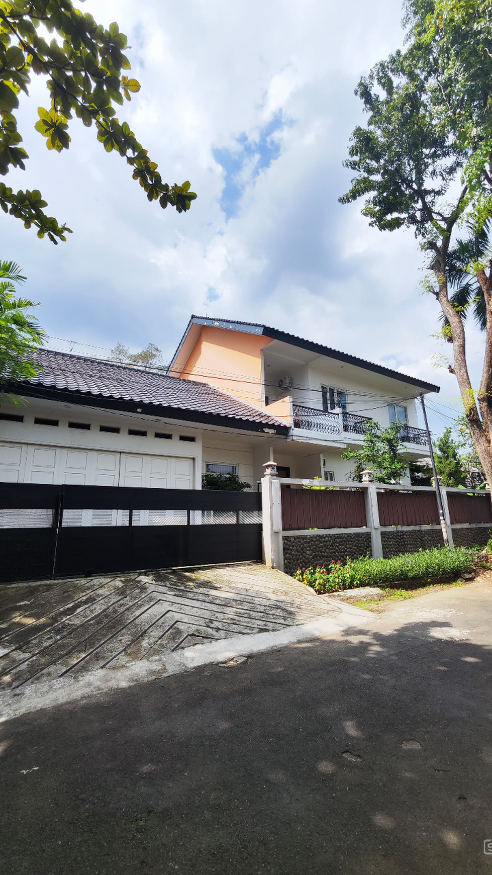 Rumah Dalam Kompleks Tenang Area Kemang Selatan