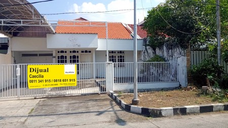 Rumah di Darmo Permai Selatan Surabaya Barat, Bagus + Terawat, Row Jalan Lebar