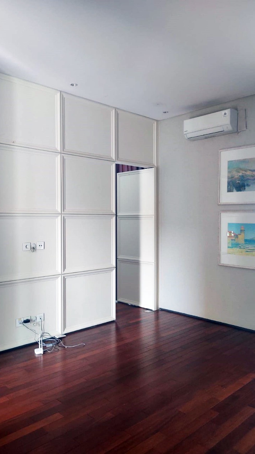 Rumah SANGAT MEWAH di Kupang Indah Surabaya Barat, Hook/Pojokan, Full Furnished dengan taman besar dibelakang, SIAP HUNI !!!